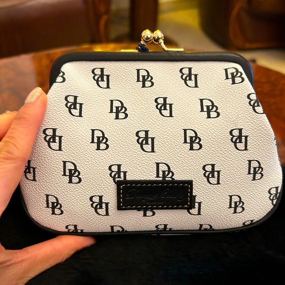 🤩NWT DOONEY & Bourke Kiss lock